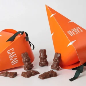 Zanahoria con conejitos de chocolate de leche