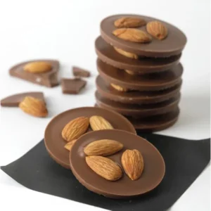 Monedas de chocolate de leche con almendras