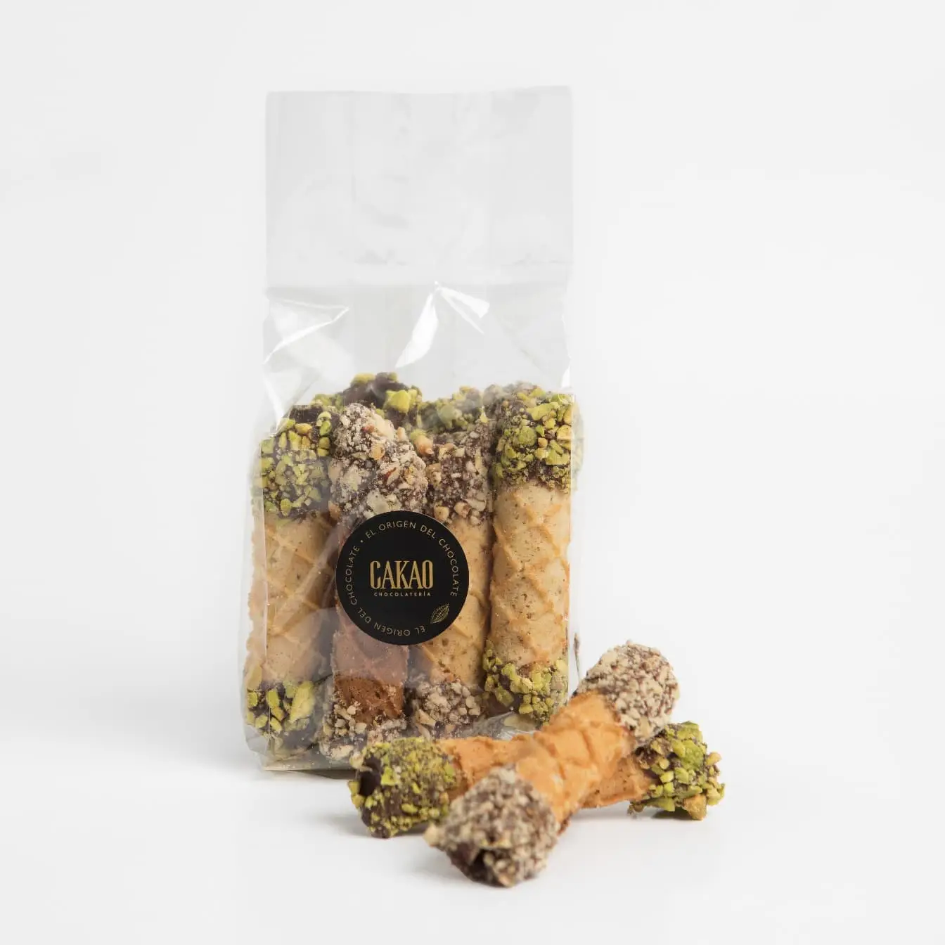 Barquillos con chocolate semiamargo, pistacho y almendras