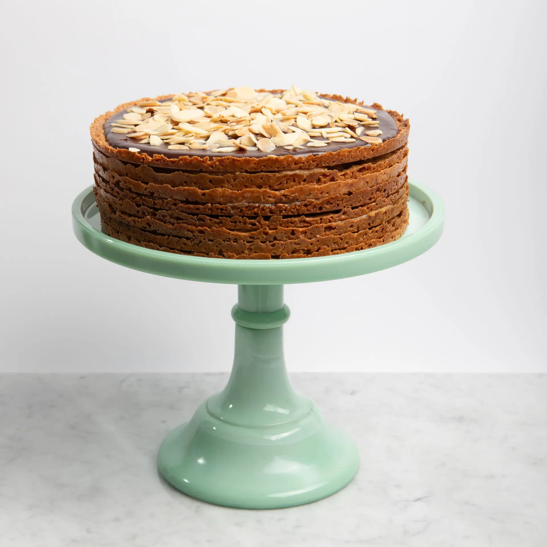 Torta Florentina sin gluten con capas de galletas de almendras y ganache de chocolate