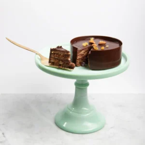 Torta de mazapán con ganache de chocolate y naranjitas confitadas