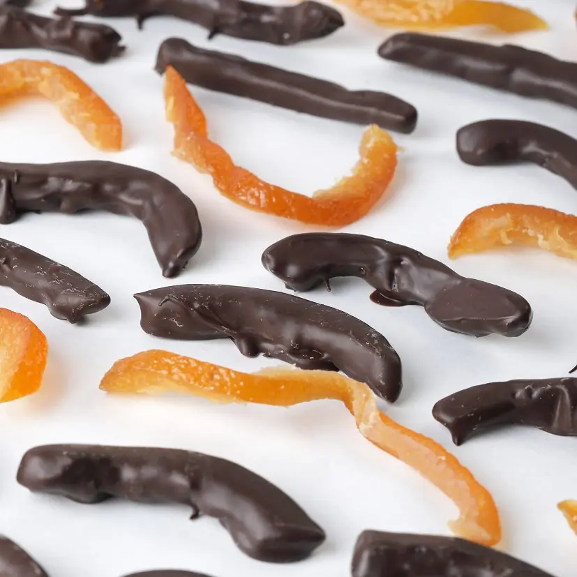 piel de naranja confitada con chocolate amargo
