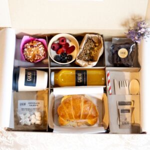 Caja desayuno croissant jamón artesanal con queso fundido